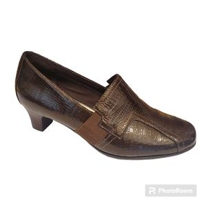 Aravon Snake Embossed leather Slip-on Pumps in Metallic bronze 7.5 D